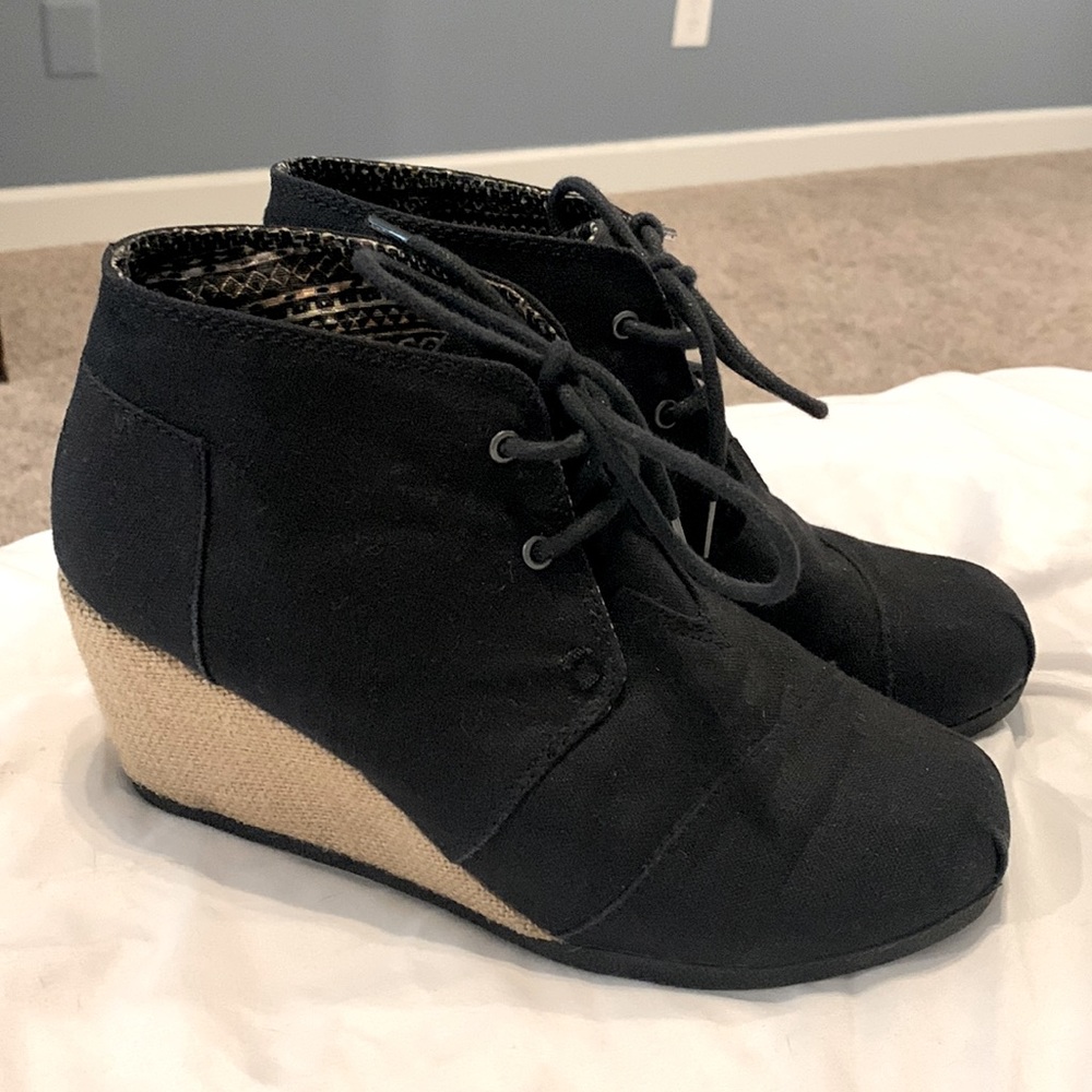 Bob’s Size 6W Memory Foam Platform Wedges